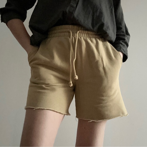 ARITZIA Tna Cozy AF Boyfriend Fleece TAN shorts -  S - Picture 2 of 15